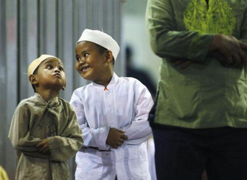 http://www.trouvetamosquee.fr/wp-content/uploads/2010/08/photo-enfant-mosquée-2.jpg