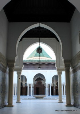 L'intérieur de la grande mosuée de Paris