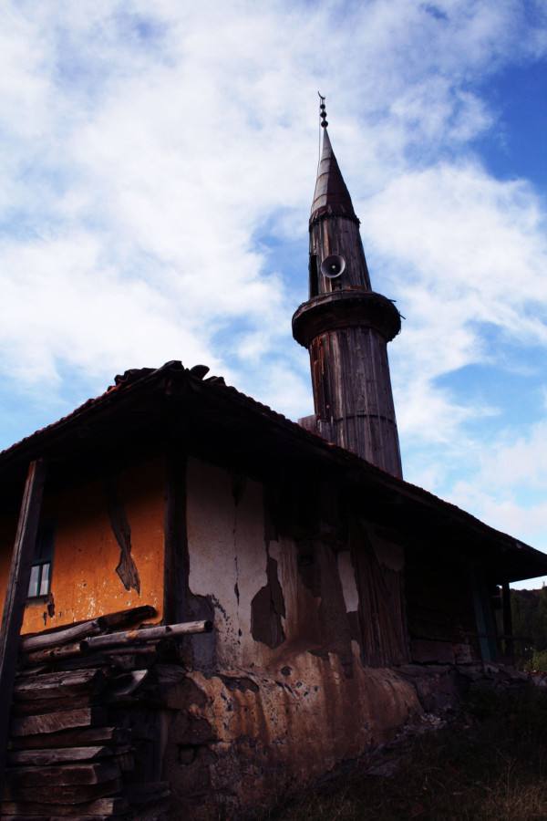 Mosquée en Bois avec un minaret
