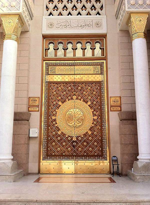 Une porte de la mosquée Al Nabawi