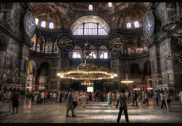 L'intérieur de la grande mosquée de Hagia Sophia en Turquie