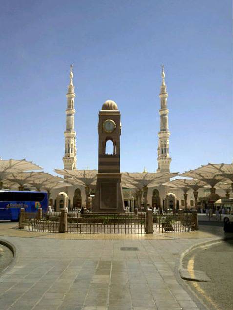 L'entrée de la mosquée al Nabawi à Médine 