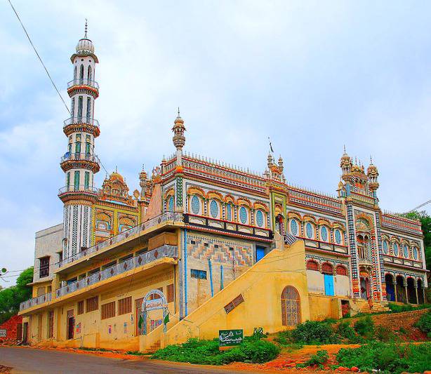 Mosquée colorée dans le Cachemire