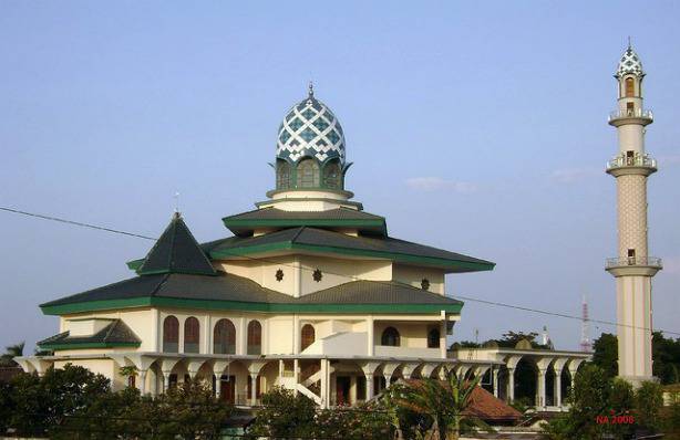 La mosquée Raya Kediri sur l'ile Java en indonésie