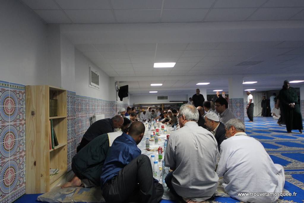 rupture du jeûne à la mosquée de Vigneux sur Seine