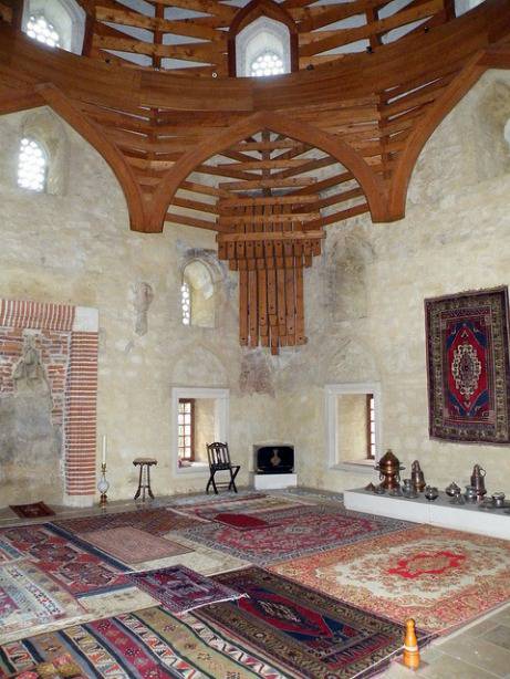Vue intérieur de la mosquée Malkoc Bey en Hongrie
