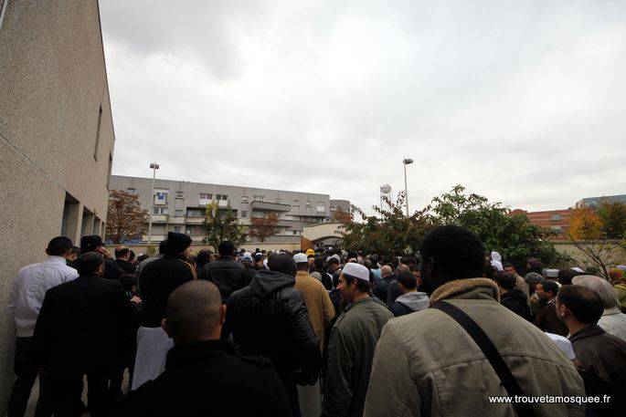 Sortie de la mosquée d'Evry