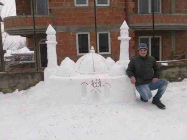 Mosquée Allah en neige