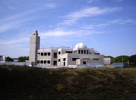 La grande mosquée de Cergy en construction