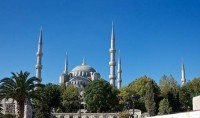Turquie : des tenues adéquates pour les touristes qui visiteront la Mosquée bleue d’Istanbul