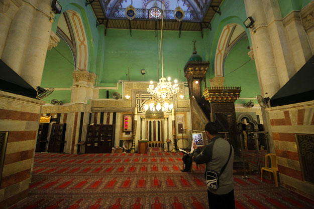 mosquee-ibraim-inside-prayer