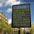 Panneau indiquant l'heure de la prière