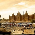 mosquee djenne vue de loin avec le zouk