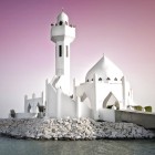 Mosquée en Arabie Saoudite blanche, ciel violet