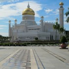 La mosquée Sultan Omar Ali Saifuddin avec un dôme doré