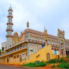 Mosquée colorée dans le Cachemire