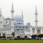 La très belle mosquée à Pahang en Malaisie