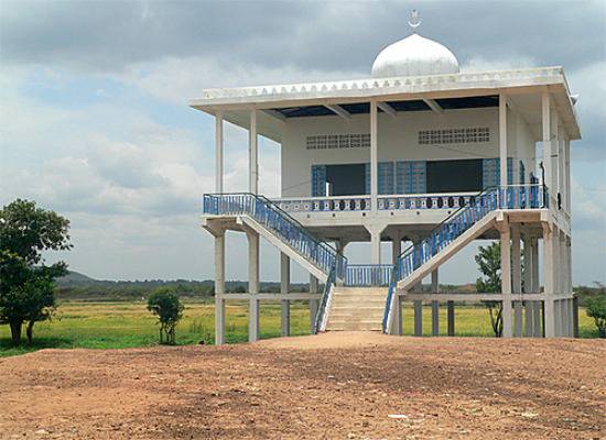 Mosquée sur pilotis au Cambodge