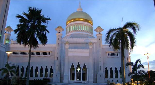 Mosquée Omar Ali Saifuddin – l’appel à la prière