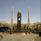 L'horloge devant masjid Nabawi à Medine