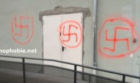 La mosquée de Voiron recouverte de tags nazis