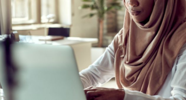 Découvrir les différents postes de carrière qu’une femme peut occuper dans une mosquée